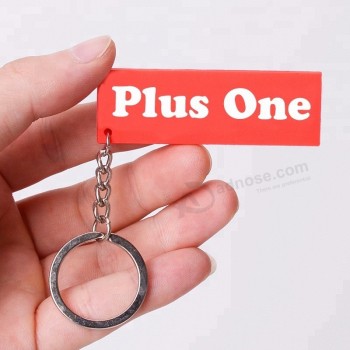 플러스 하나의 공예 사용자 정의 회사 로고 실리콘 키 체인 고무 흰색 빨간색 열쇠 고리