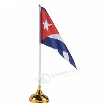 Bandera de mesa de pie interior con patrón de bandera de país de cuba y asta de bandera