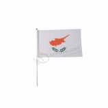 プラスチックポールが付いている印刷されたポリエステルキプロスの手を振る旗