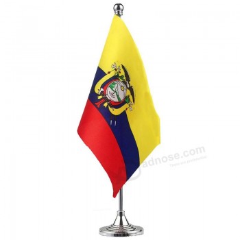ecuador bandera de escritorio de mesa con base de soporte ecuatoriana, soporte de metal y pancartas de base y de país, para decoración de oficinas de jardín doméstico