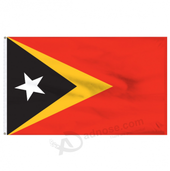 bandiera di Timor Est appesa all'aperto di dimensioni standard in vendita in fabbrica