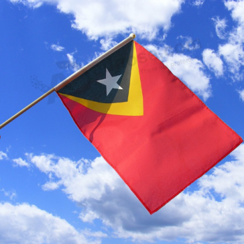 Förderung kleine Osttimor Hand Nationalflagge winken