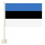 旗竿と両面エストニア小型車の窓の旗