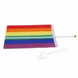 Wellenartig bewegende Hand des Regenbogens kennzeichnet Polyester gedruckte Flaggenfahne Flagge des homosexuellen Stolzes
