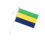 выдвиженческая страна gabon вставляет флаг национальная рука развевая флаг