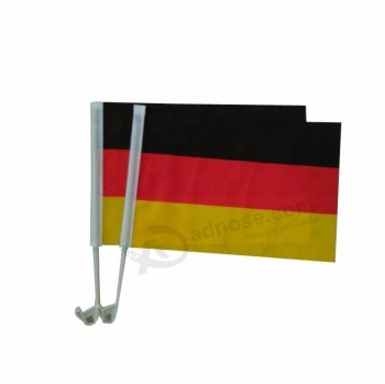プラスチック製のホルダーポールと印刷されたドイツ車旗