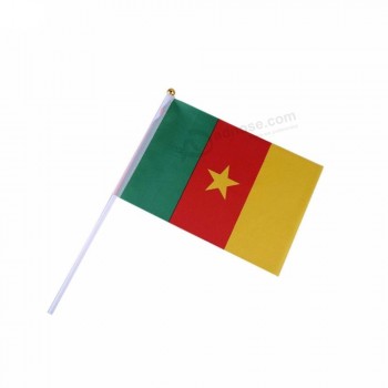 banderas del mundo de poliéster ghana ondeando a mano