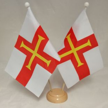 Mini bandera nacional de la mesa de reunión de Guernsey del país