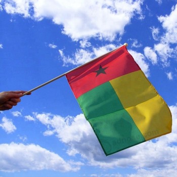 banderas personalizadas baratas de Guinea-Bissau que agitan a mano