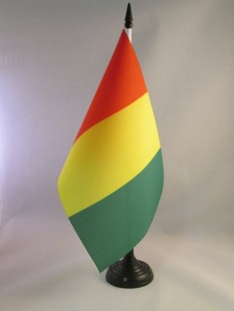 Guinese tafelvlag 5 '' x 8 '' - Guinese bureauvlag 21 x 14 cm - zwarte plastic stok en voet