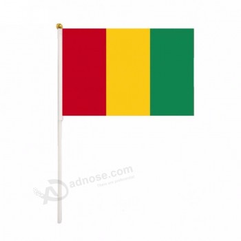 bandiera della mano della bandiera della Guinea Guinea promozionale del paese differente 2019