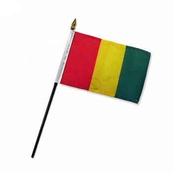 bandera de palos de país de Guinea promocional bandera ondeando mano nacional