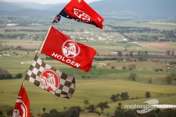 Holden flags at Bathurst 1000