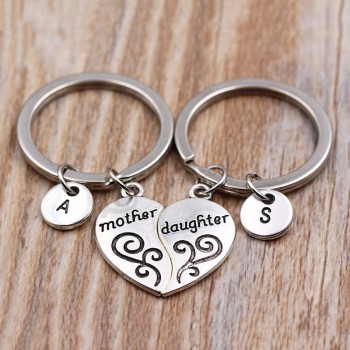2019 새로운 어머니 & 딸 두 반 하트 키 체인 개인화 된 A ~ Z 문자 열쇠 고리 열쇠 고리 어머니 딸 선물