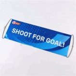 teken intrekbare banner in de hand gehouden