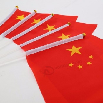 100 stks / set kleine chinese vlag hand zwaaien vlaggen met plastic vlaggenmasten activiteit parade sport woondecoratie drop verzending