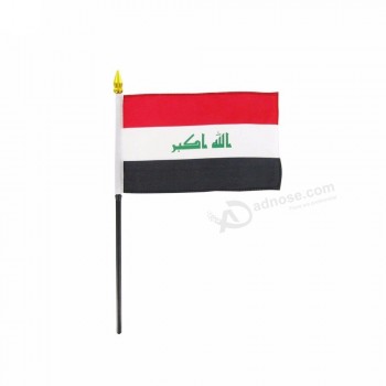 イラクの国旗を振って大きな手