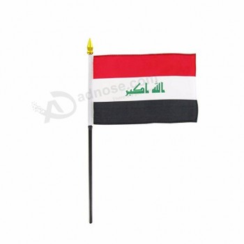 preço barato por atacado 14 * 21 cm tecido de poliéster pequena bandeira da mão do iraque