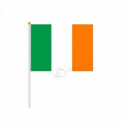 Venta caliente mini irlanda mano bandera nacional de fútbol