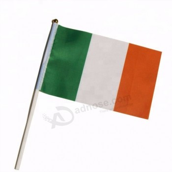 bandera del país de irlanda banderas irlandesas de mano