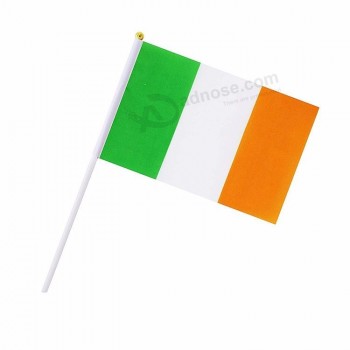 Hot selling custom printing ierland hand wave gehouden vlag voor viering