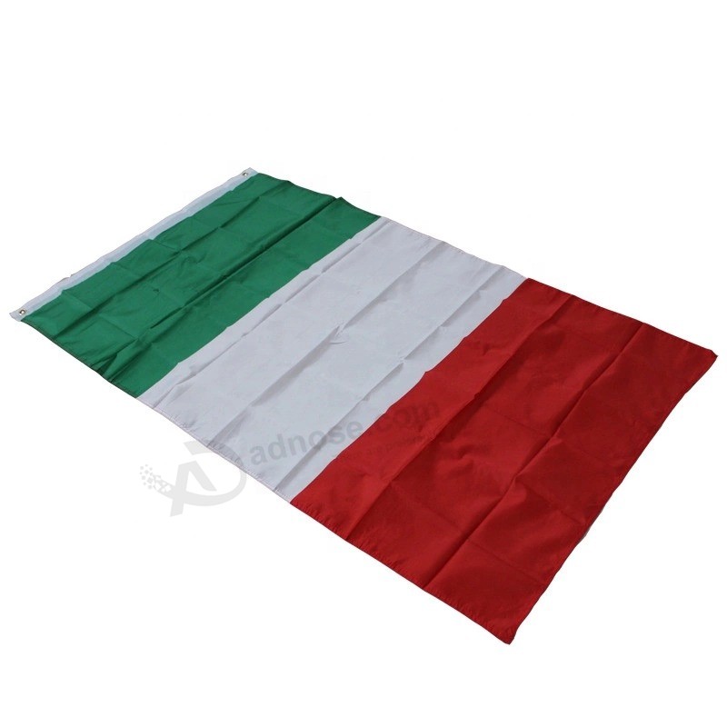 Fußball des Euro 2020, der 100% Polyester 90 * 150cm 3 * 5 Fuß italienische Nation-Italien-Flagge zujubelt