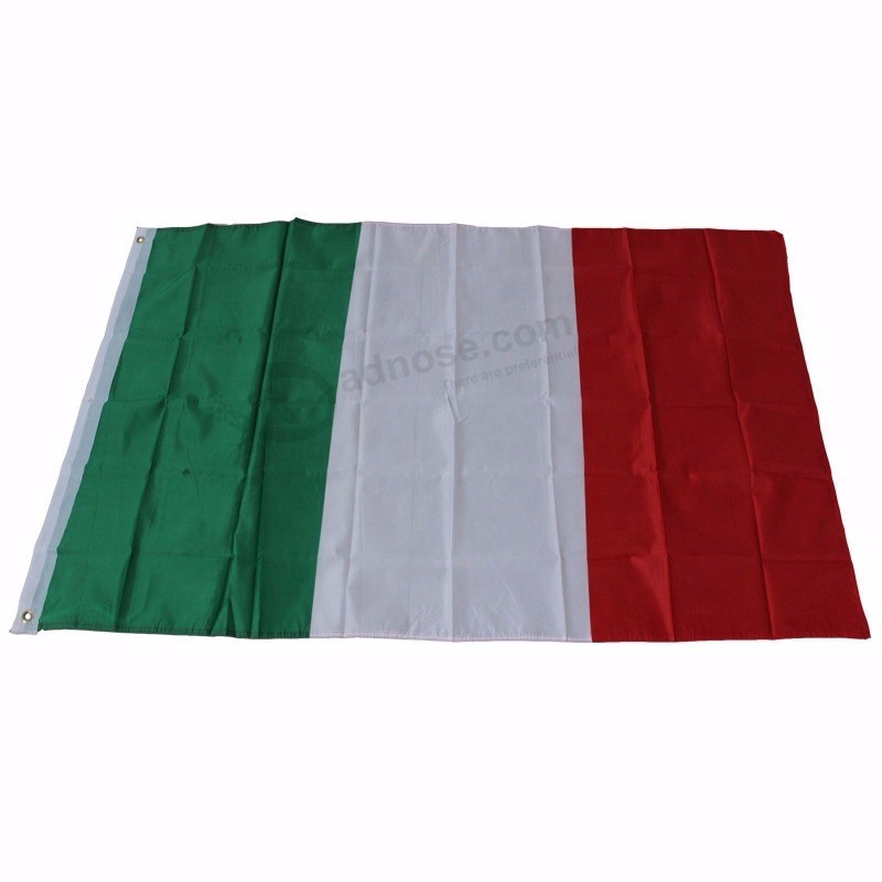 Fußball des Euro 2020, der 100% Polyester 90 * 150cm 3 * 5 Fuß italienische Nation-Italien-Flagge zujubelt