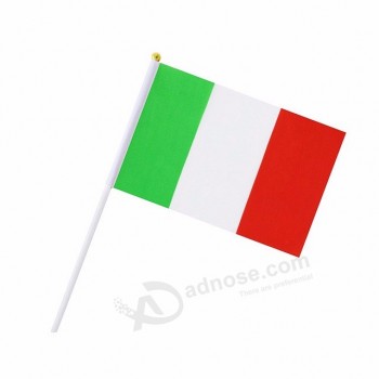 Color vívido poliéster Italia bandera ondeando a mano