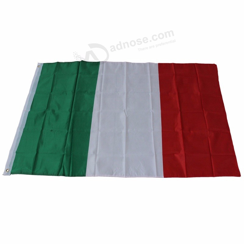 Fußball des Euro 2020, der 100% Polyester 90 * 150cm 3 * 5 Fuß italienische Nation-Italien-Flagge zujubelt