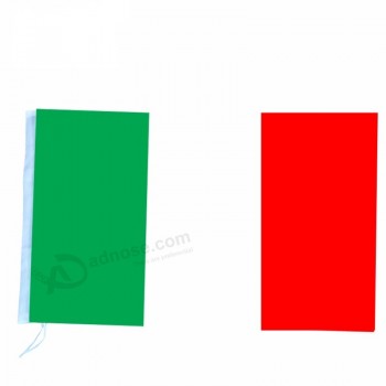 vários materiais de qualquer tamanho bandeira italiana ao ar livre