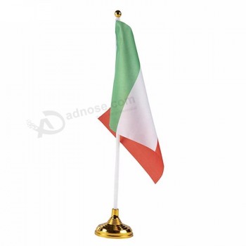 Mini material de poliéster Italia nación bandera ondeando a mano y bandera de mesa