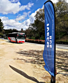 promo iveco logo pubblicità bandiere swooper personalizzate