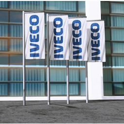 광고를위한 인쇄 된 iveco 로고 잎 깃발 기치