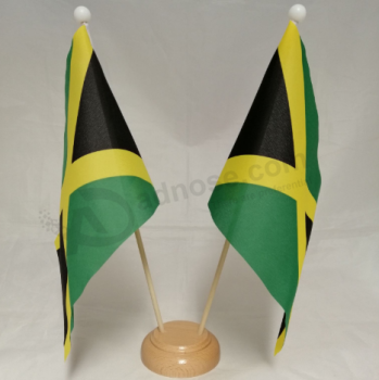 두 플래그 장식 자메이카 테이블