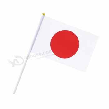 Förderungsjapan-nationale Handflagge zu feiern