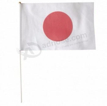 bandiera tenuta in mano nazionale della bandiera dei bastoni del paese del Giappone