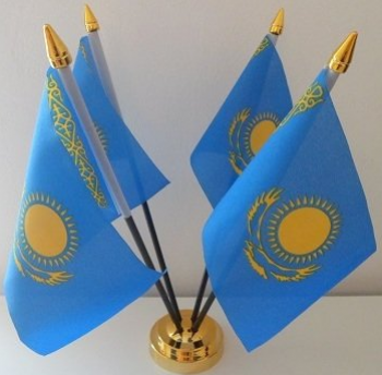 bandiera da tavolo con quattro bandiere in poliestere kazakistan