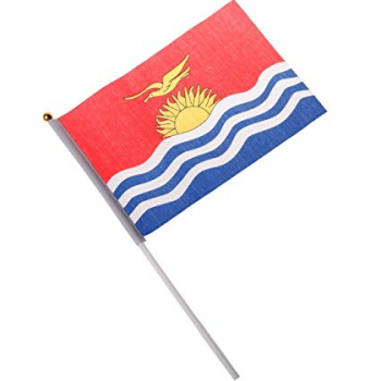 impressão em tela de seda kiribati mão acenando a bandeira nacional