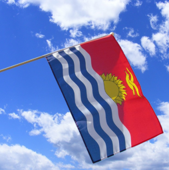 fãs de futebol mini kiribati mão bandeira