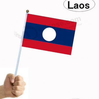 Fan, der Mini-Laos-Handstaatsflaggen wellenartig bewegt