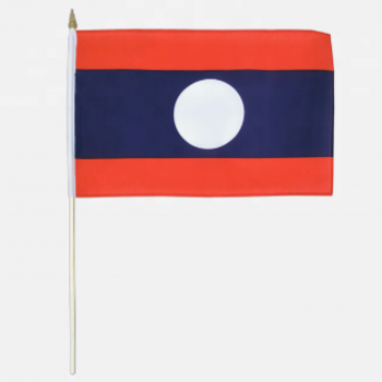 лаосский спортивный флаг, приветствующий с пластмассовым полюсом