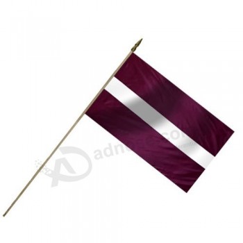 bandera de letonia 12x18 pulgadas montada E poly