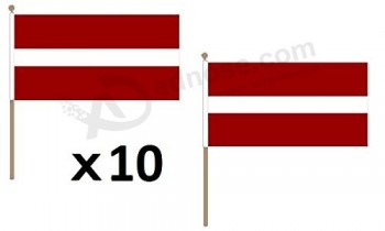 라트비아 깃발 12 ''x 18 ''우드 스틱-라트비아 깃발 30 x 45 cm-기둥이있는 배너 12x18
