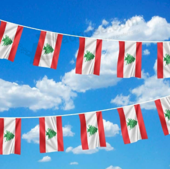 Banderines de la bandera del país del Líbano para la celebración
