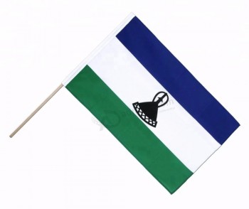 bandiera della bandiera del lesotho di uso dell'automobile tenuta in mano del poliestere