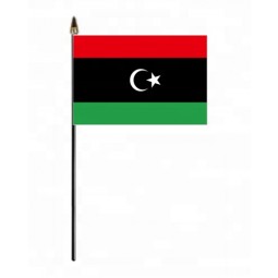 banderas de encargo baratas de la mano de Libia del poliéster que agitan