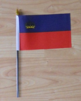 bandiera della mano del paese del Liechtenstein - madaboutflags - piccola.