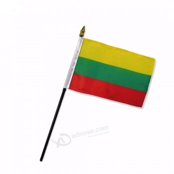 뜨거운 판매 리투아니아는 깃발 국가 10x15cm 크기 손 흔들며 깃발을 찌릅니다