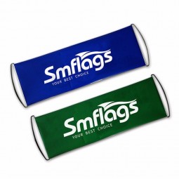 banner a ventaglio retrattile tenuto in mano in PET stampato personalizzato stile popolare