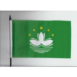 중국 마카오 지역 중간 손 흔들며 깃발
